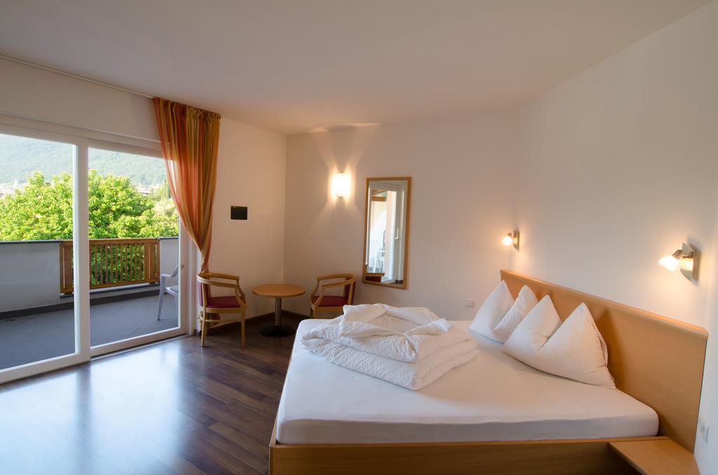 Garni Hotel Peterlinhof Caldaro Rum bild