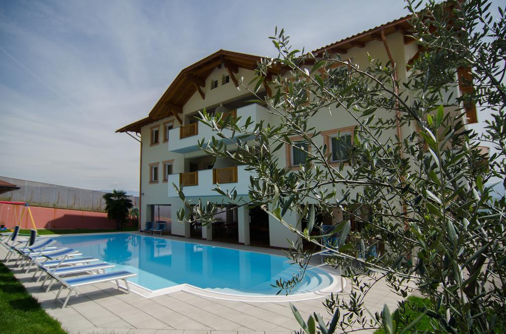 Garni Hotel Peterlinhof Caldaro Exteriör bild
