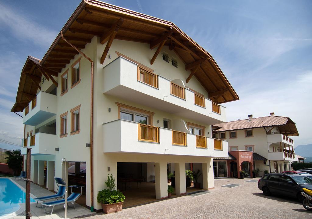 Garni Hotel Peterlinhof Caldaro Exteriör bild