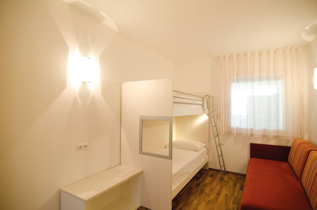 Garni Hotel Peterlinhof Caldaro Rum bild