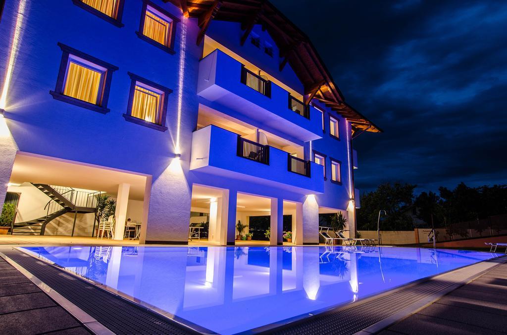 Garni Hotel Peterlinhof Caldaro Exteriör bild