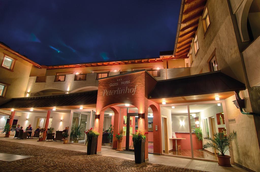 Garni Hotel Peterlinhof Caldaro Exteriör bild