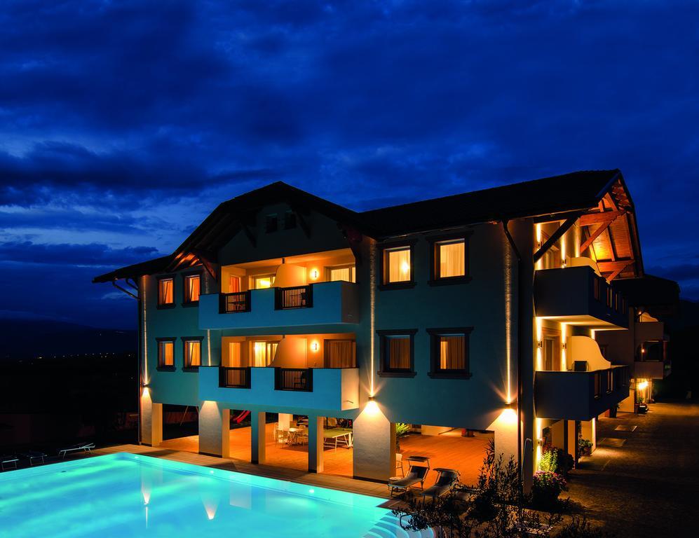 Garni Hotel Peterlinhof Caldaro Exteriör bild