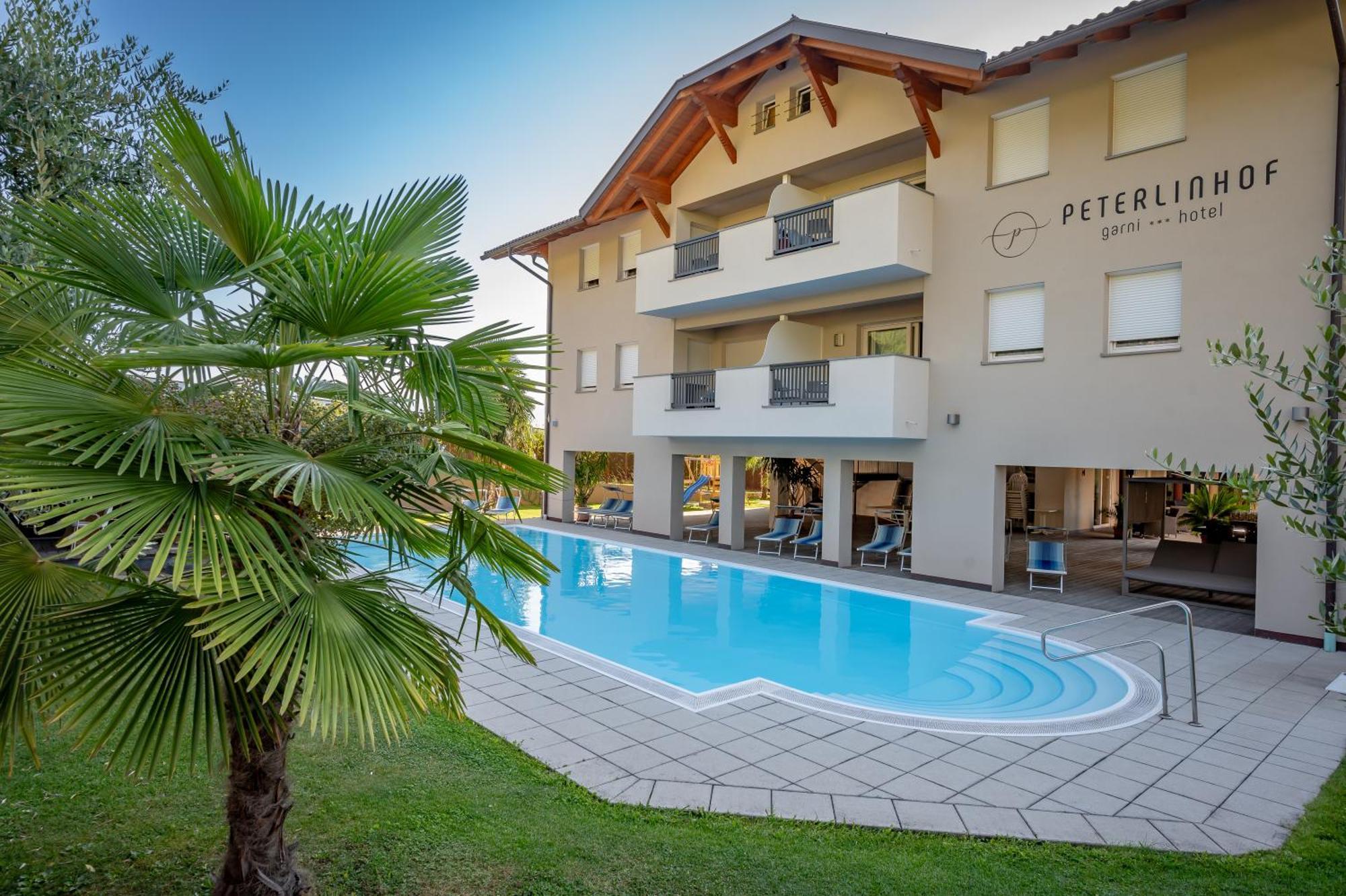 Garni Hotel Peterlinhof Caldaro Exteriör bild