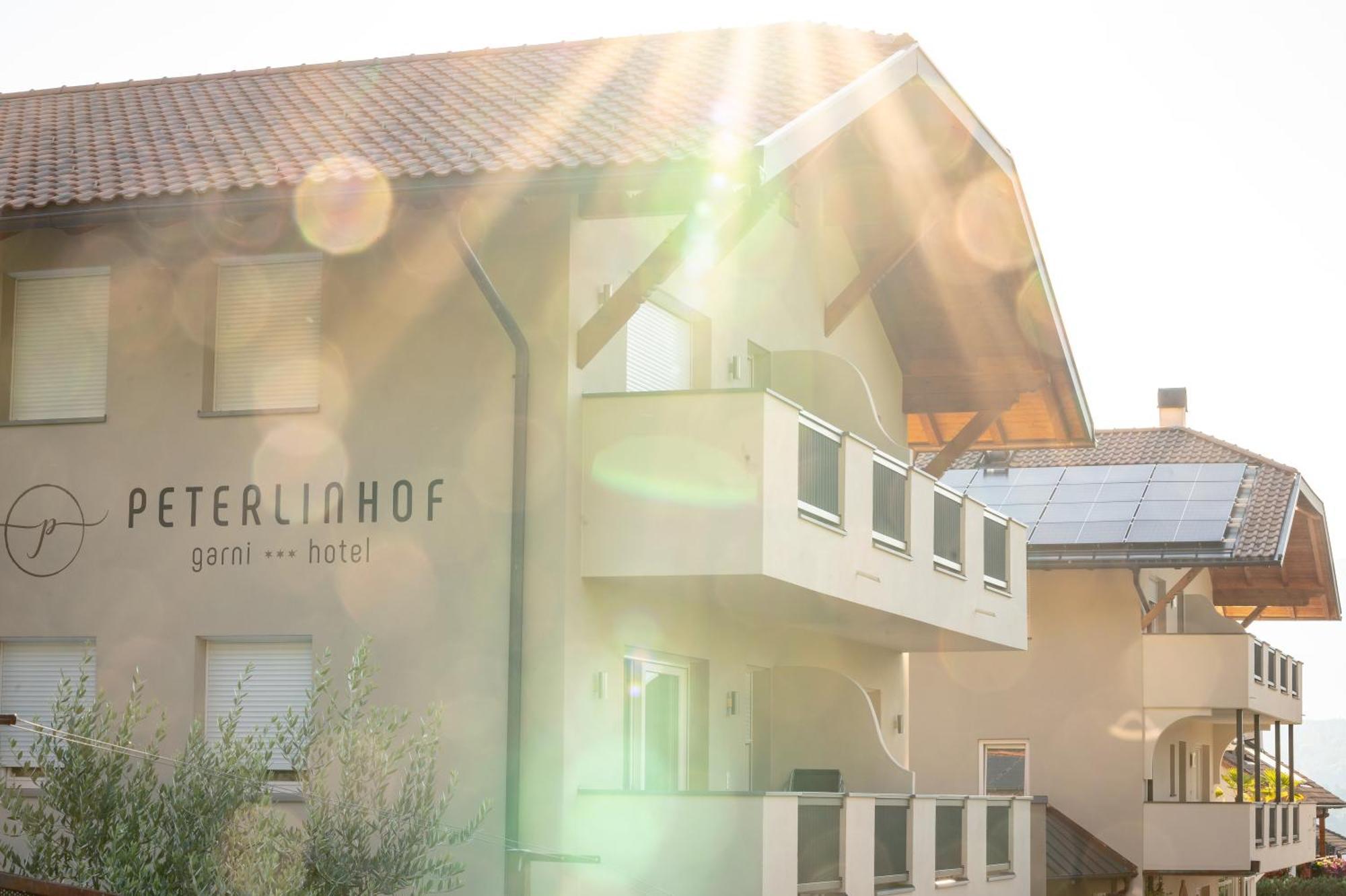 Garni Hotel Peterlinhof Caldaro Exteriör bild