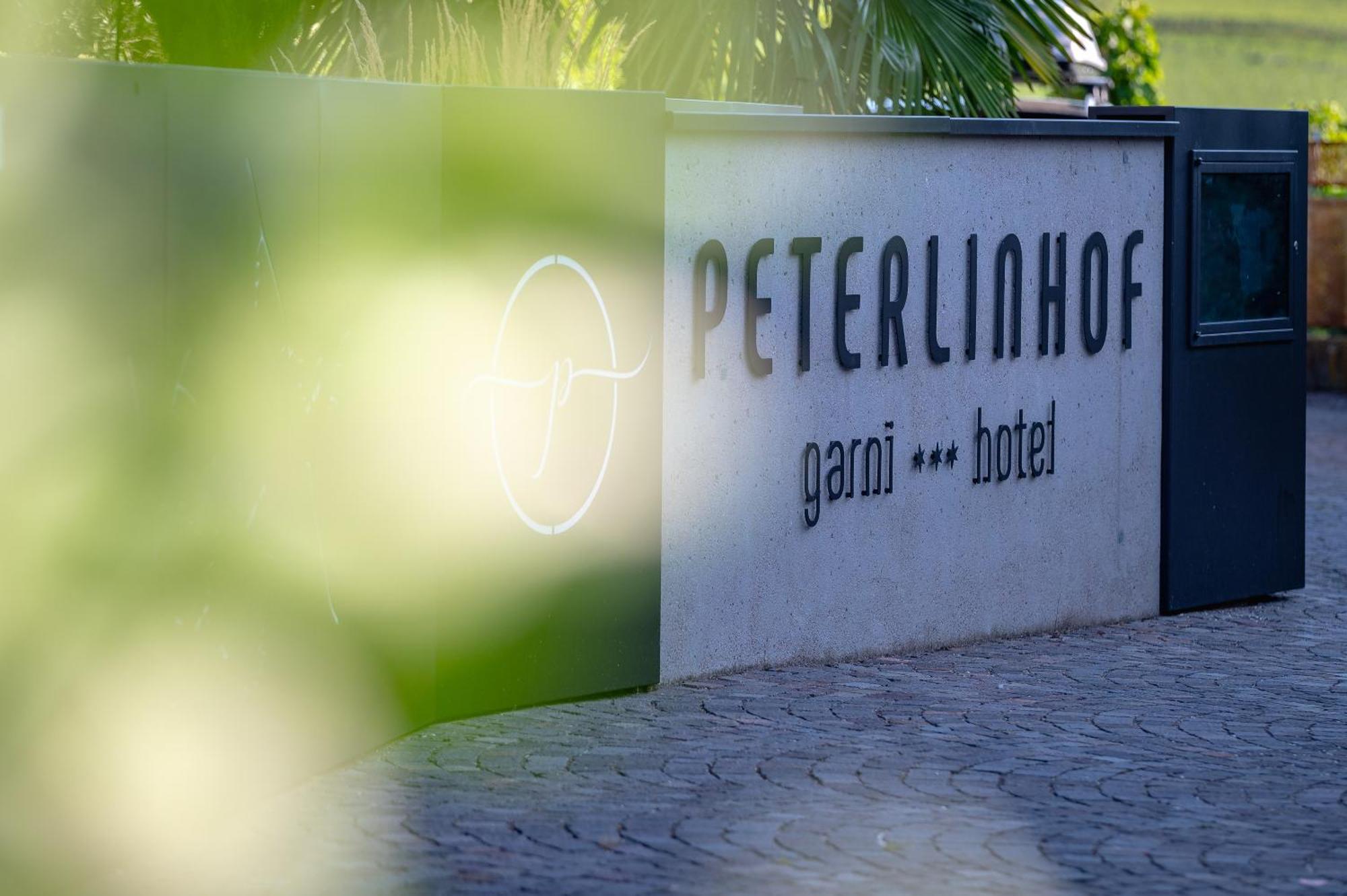 Garni Hotel Peterlinhof Caldaro Exteriör bild