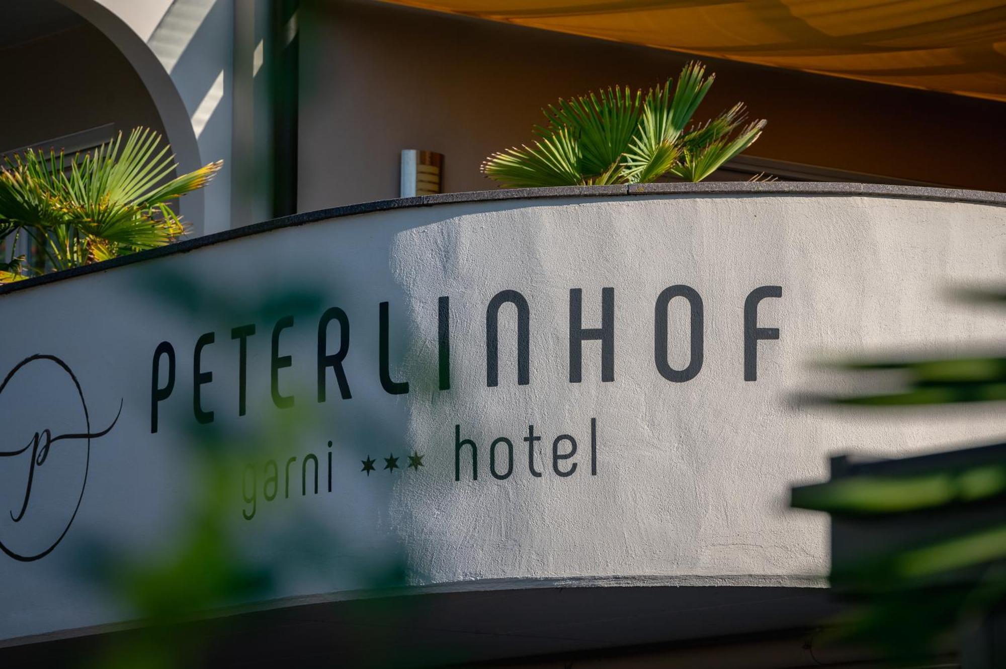 Garni Hotel Peterlinhof Caldaro Exteriör bild