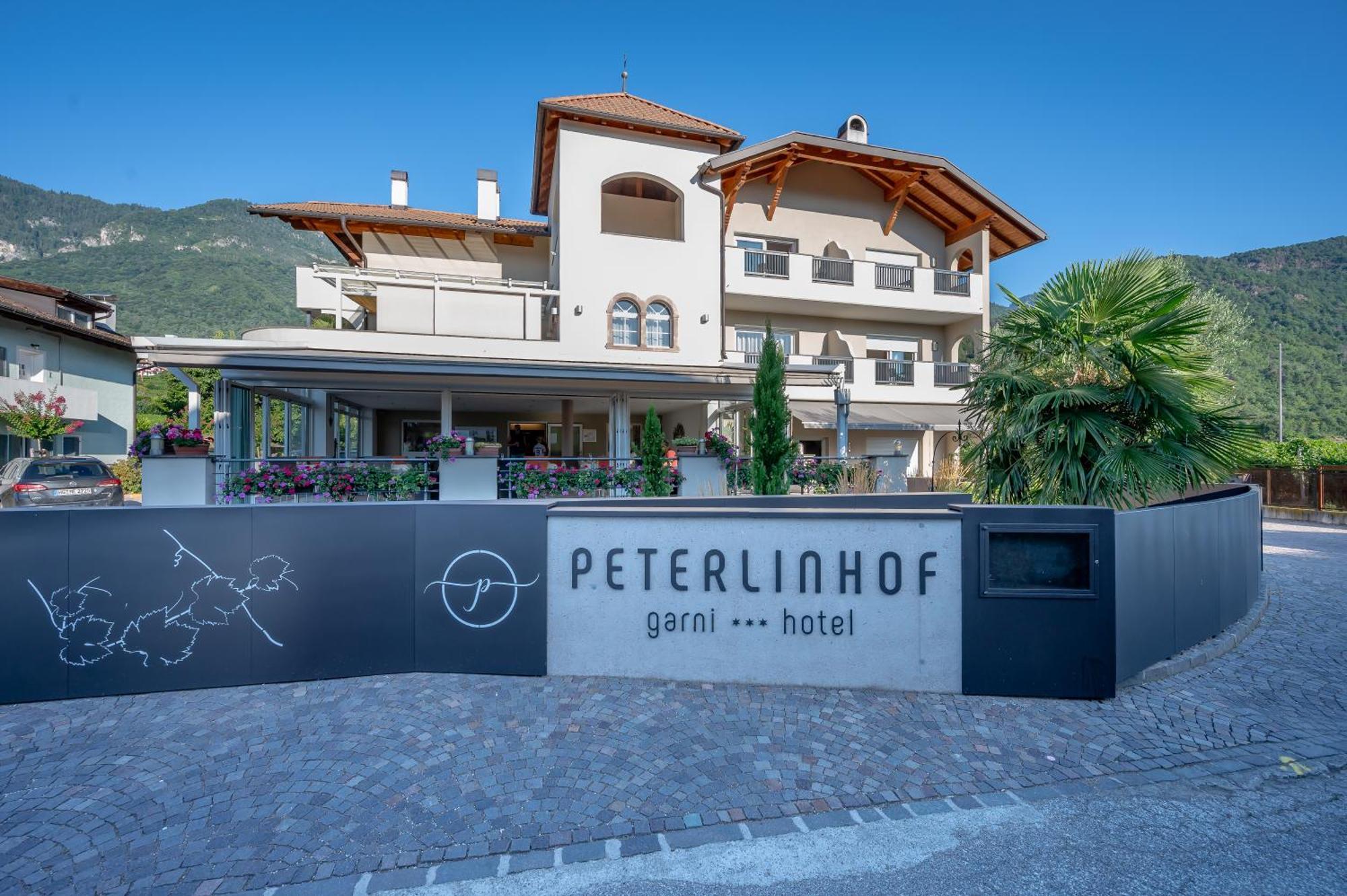 Garni Hotel Peterlinhof Caldaro Exteriör bild